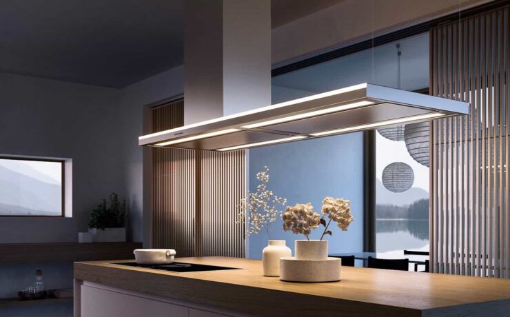 “Lumen NRS” et “Lumen îlot 175 NRS” se déclinent dans deux dimensions : 90 cm de largeur, pour une installation murale ou îlot ; et 175 cm pour des îlots de grande taille.