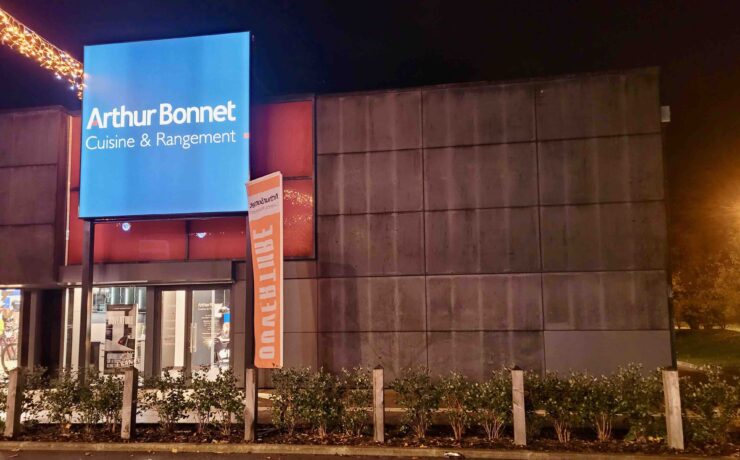 Sur une superficie de 290 m2, le public arrageois se voit proposer une sélection extrêmement représentative de l’offre de la marque labellisée “Origine France Garantie”.