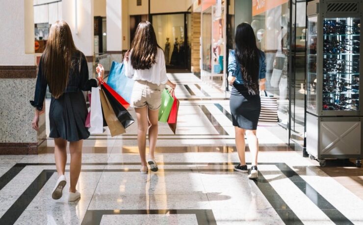 Une nouvelle fois, les fédérations demandent au gouvernement de généraliser en urgence le plafonnement de l’ILC à +3,5 % pour tous les baux indexés sur cet indice (quelle que soit la taille de l’entreprise exploitante) et de prolonger cette mesure pour une année supplémentaire.