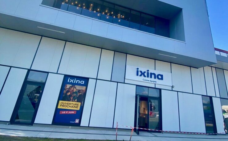 Basé sur le nouveau concept magasin de l’enseigne développée par le groupe FBD, Ixina Bègles se veut « chaleureux, moderne et différenciant ». À la tête de ce point de vente de 397 m2 : deux associées, Marine Da Silva et Elodie Noural.