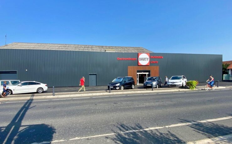 Créé par Grégoire Tauby, ce nouveau Darty propose une large offre en électroménager et produits électroniques, sur 689 m2 d’espace de vente, dont 99 m2 dédiés à la literie avec, à la clé, onze références exposées.