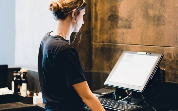 Depuis 2006, l’emploi salarié dans le commerce de détail, l’artisanat et la restauration, a progressé de 586 440 ETP (équivalent temps plein), soit une progression de 25 %. Pendant la même période, l’ensemble de l’emploi salarié a progressé de 12 %.