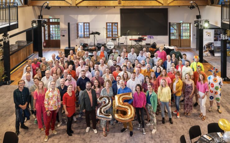 Les franchisés Raison Home se sont retrouvés du 9 au 11 septembre dernier pour leur convention annuelle, célébrant par la même occasion les 25 ans du réseau. Les échanges ont porté sur le partage d’expériences, la cohésion interne et les perspectives de développement, en France comme à l’international. Une matinée a été consacrée à l’intelligence artificielle, envisagée comme levier d’optimisation et d’innovation au service des franchisés, sans se substituer à la relation humaine.