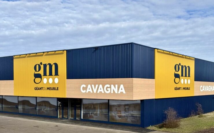 Mi-février, le groupe Sagam a annoncé l’adhésion prochaine d’un nouveau point de vente sur Rieux (56) au sein du Géant du Meuble, confirmant l’attractivité du réseau vis-à-vis des candidats à l’enseigne. En parallèle, la bannière spécialiste de l'ameublement et de la décoration accélère le déploiement de sa nouvelle identité visuelle, avec notamment la rénovation du Géant du Meuble Cavagna d’Issoire (63), qui rouvrira début mars selon un concept modernisé.