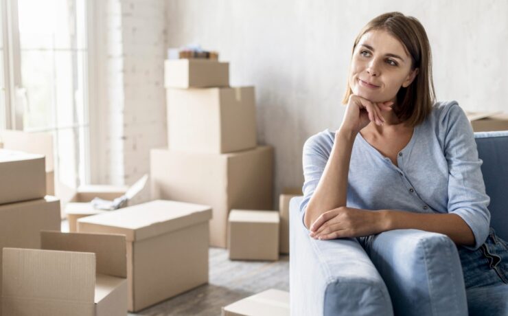 Selon une récente étude de L’ObSoCo, 70 % des Français anticipent une année 2026 difficile pour le pays, mais un tiers se déclarent personnellement optimistes, écart déjà observé en 2025 entre perception collective et ressenti individuel. Un signal clé pour les industriels et distributeurs du meuble, alors que le moral des ménages reste un déterminant central de la consommation d’équipements de la maison.