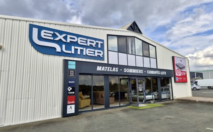 L’enseigne Expert Litier vient d’ouvrir un nouveau magasin à Basse-Goulaine (Loire-Atlantique), portant son réseau à 34 points de vente depuis son lancement en 2023 par la coopérative UCEM. Implanté sur 380 m², ce point de vente, spécialisé dans l’univers du sommeil et du canapé convertible, illustre la capacité d’adaptation du concept Expert Litier, à même de se déployer aussi bien sur des formats compacts que sur des surfaces plus importantes.