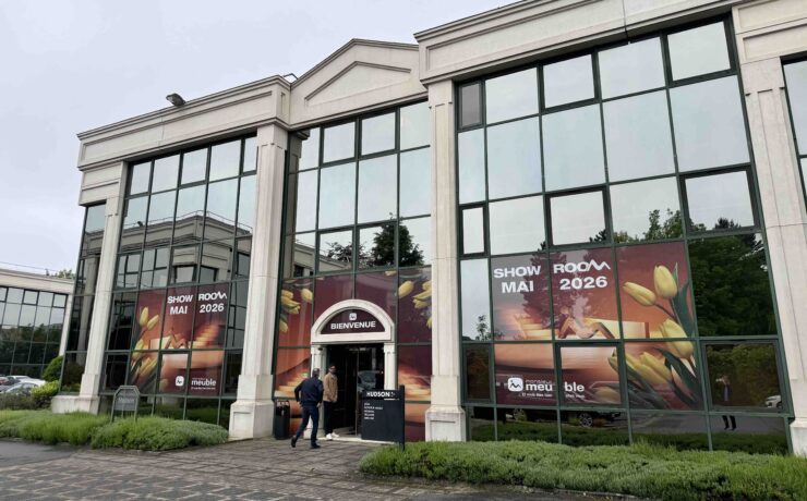À l’occasion de son showroom annuel à Villebon-sur-Yvette (91), l’UCEM a dévoilé les nouvelles collections de l’enseigne Monsieur Meuble pour le second semestre 2026. Le groupement, qui revendique huit ouvertures sur le premier semestre, entend par ailleurs accélérer sa stratégie digitale (configurateur et planner 3D, campagnes TV et web) dans un contexte de forte mutation du marché de l’ameublement.