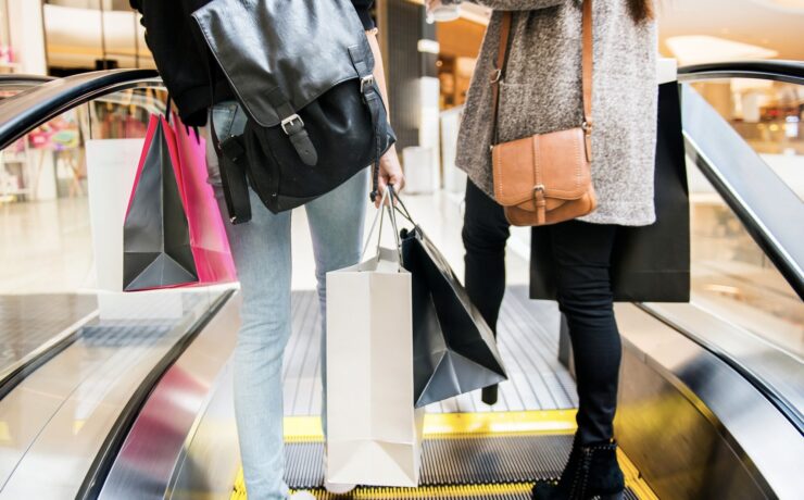 En avril dernier, les enseignes du commerce spécialisé ont vu leurs ventes en magasin reculer de 3,7 % par rapport à avril 2025, selon les données récemment publiées par la fédération Procos. Si les secteurs culture, cadeaux et jouets résistent, l’équipement de la maison reste orienté à la baisse, dans un contexte de fréquentation des sites commerciaux en recul de 3,1 % sur le mois.