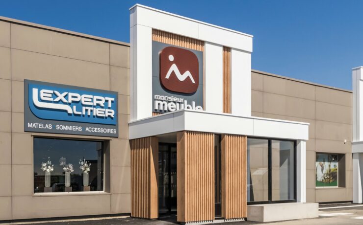 Quelques jours après l’ouverture d’un magasin à Basse-Goulaine (44), Expert Litier poursuit son développement avec la réouverture de son point de vente de Langueux (22). L’enseigne de l’UCEM consolide ainsi son maillage territorial, tout en déployant un modèle de cohabitation avec Monsieur Meuble, déjà adopté par plusieurs adhérents du groupement. Une dynamique qui s’inscrit dans l’ambition affichée par le réseau de renforcer sa présence sur le marché français de la literie.