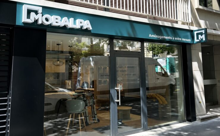 Mobalpa renforce son maillage francilien avec l'ouverture d'un magasin de 70 m2 dans le 16e arrondissement de Paris. Porté par le franchisé Paul Umdenstock, déjà implanté à Asnières-sur-Seine, ce nouveau point de vente illustre la stratégie urbaine de l'enseigne du groupe Fournier et ses ambitions de développement en Île-de-France.