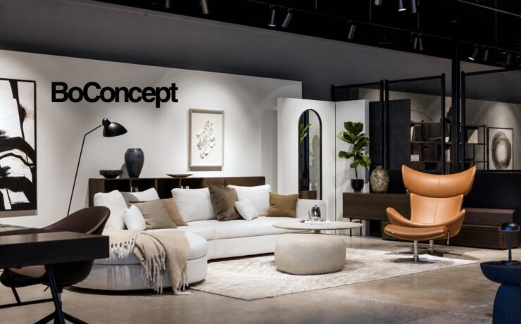 BoConcept clôture son exercice 2025/2026 avec un chiffre d’affaires en baisse de 7 %, dans un marché de l’ameublement toujours marqué par une faible demande. L’enseigne danoise améliore toutefois son flux de trésorerie, tandis que le Japon et le B2B poursuivent leur progression. Pour 2026/2027, BoConcept anticipe encore une pression sur son chiffre d’affaires et ses résultats.