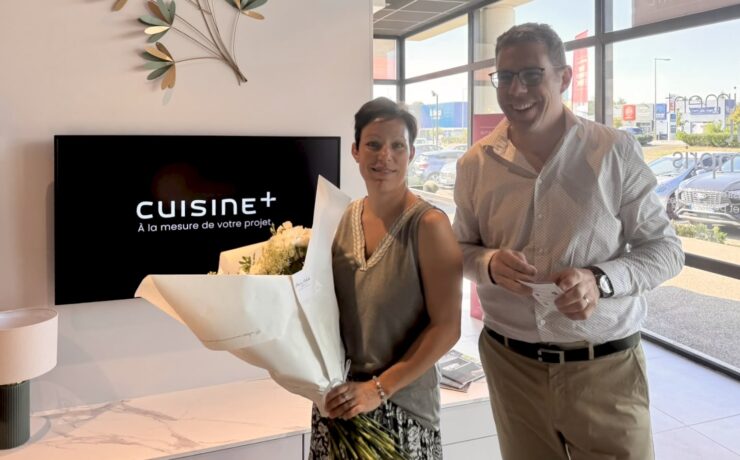 À Champagne-au-Mont-d’Or, Marc et Aurélie Pilot ont ouvert un magasin Cuisine Plus de 180 m², concrétisant leur première expérience dans la franchise et la cuisine équipée. Ce duo frère et sœur mise sur la complémentarité de leurs parcours, entre expertise technique et gestion commerciale, pour mener ce nouveau projet entrepreneurial.